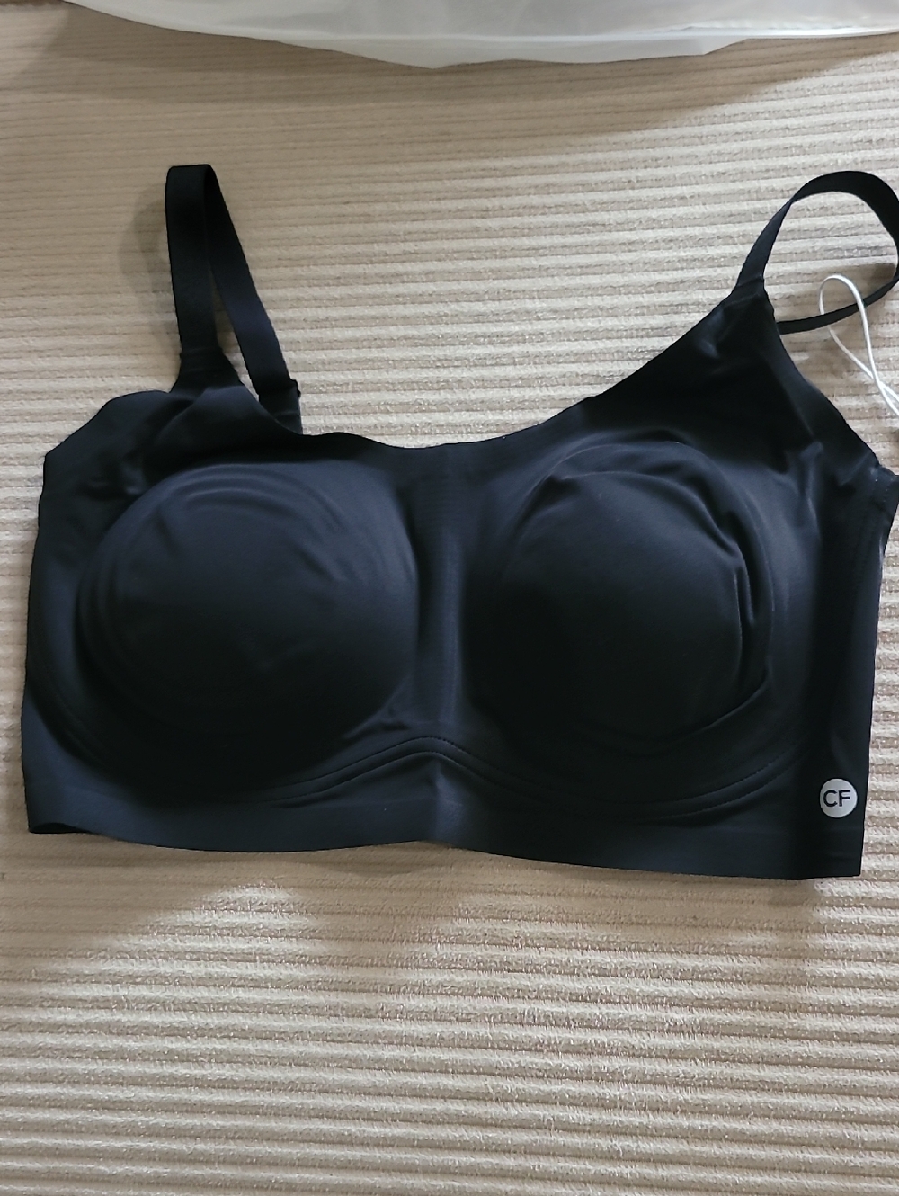Comfelie Black Seamless Wireless Sports Bra with Molded Cups NWT